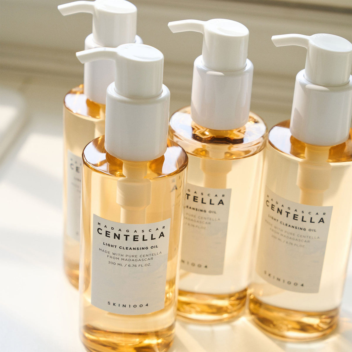 SKIN1004 Madagascar Centella Light Cleansing Oil 200ml - image 4 - ArabiaGlow UAE